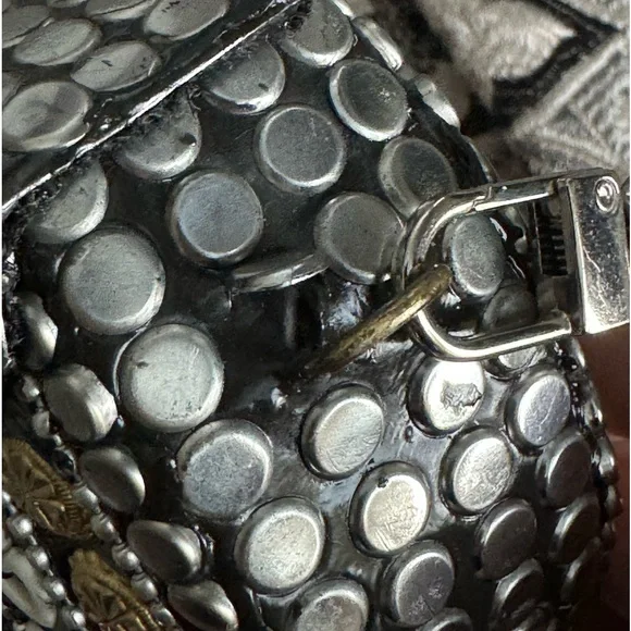 New! Ramla Heart Shaped Metal Clutch/Crossbody - Picture 8 of 9